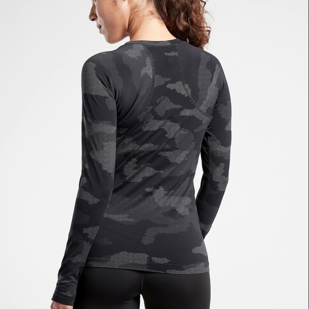 Athleta Women’s Momentum Top Camo